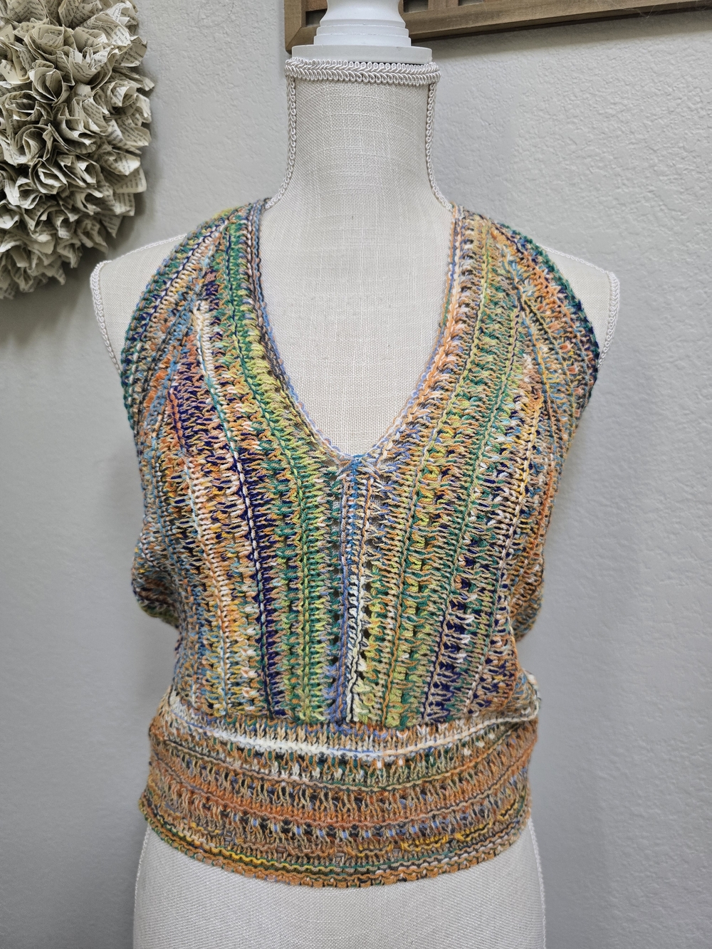 Multicolor Knit V-Neck Sleeveless Top